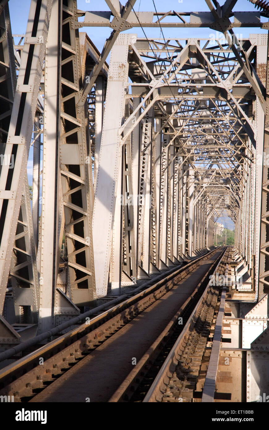 Ponte ferroviario sulla rotta Diva Vasai ; Maharashtra ; India Foto Stock