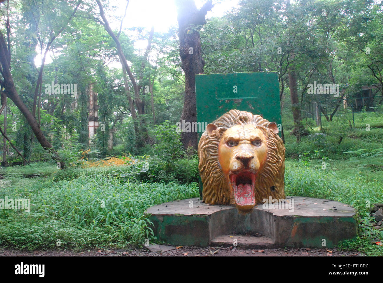 Scultura ; leone la faccia al Parco Nazionale di Sanjay Gandhi ; Borivali ; Mumbai Bombay ; Maharashtra ; India Foto Stock
