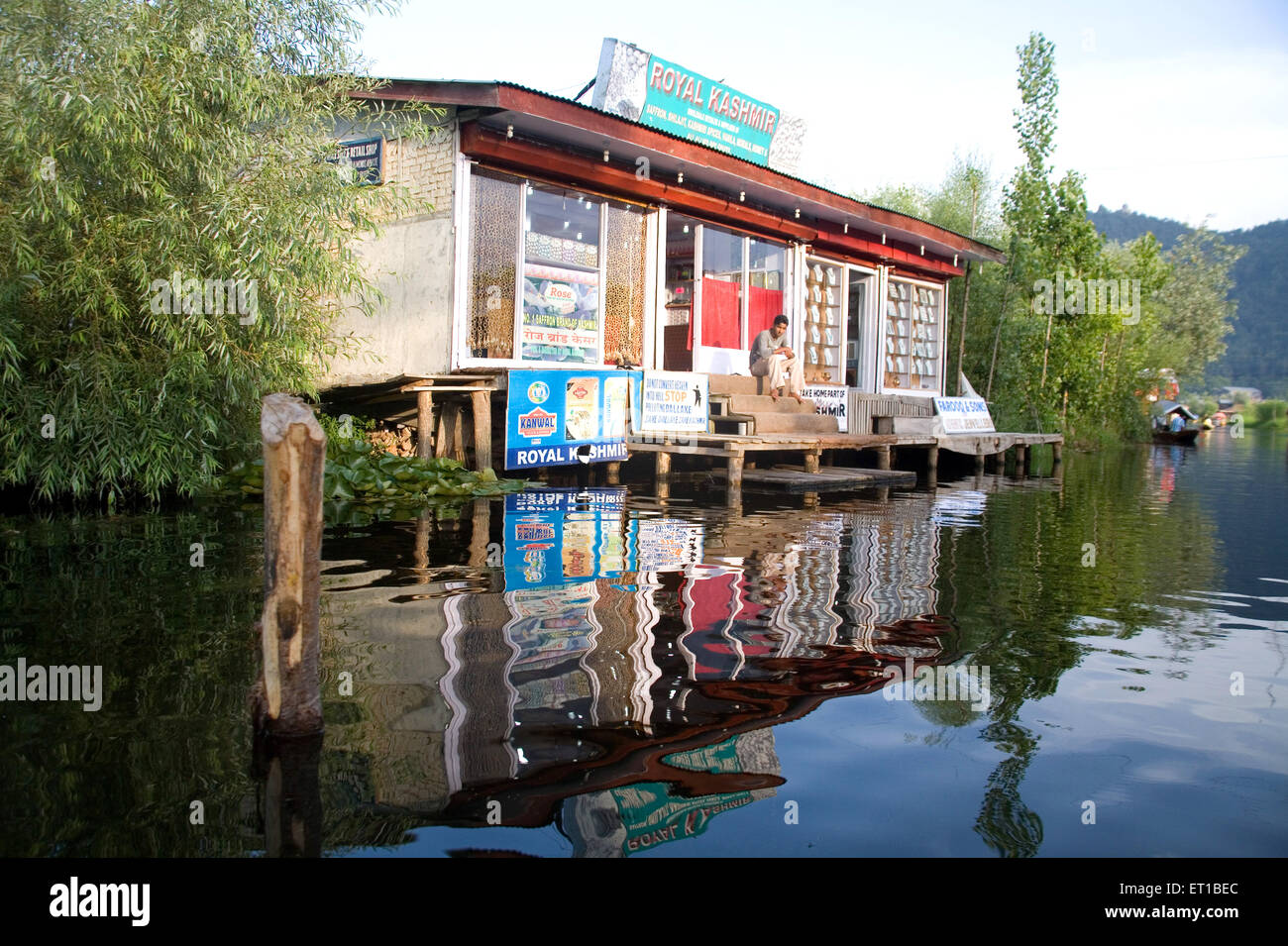 Negozi ; Lago dal ; Srinagar ; Kashmir ; Jammu e Kashmir ; India ; Asia Foto Stock