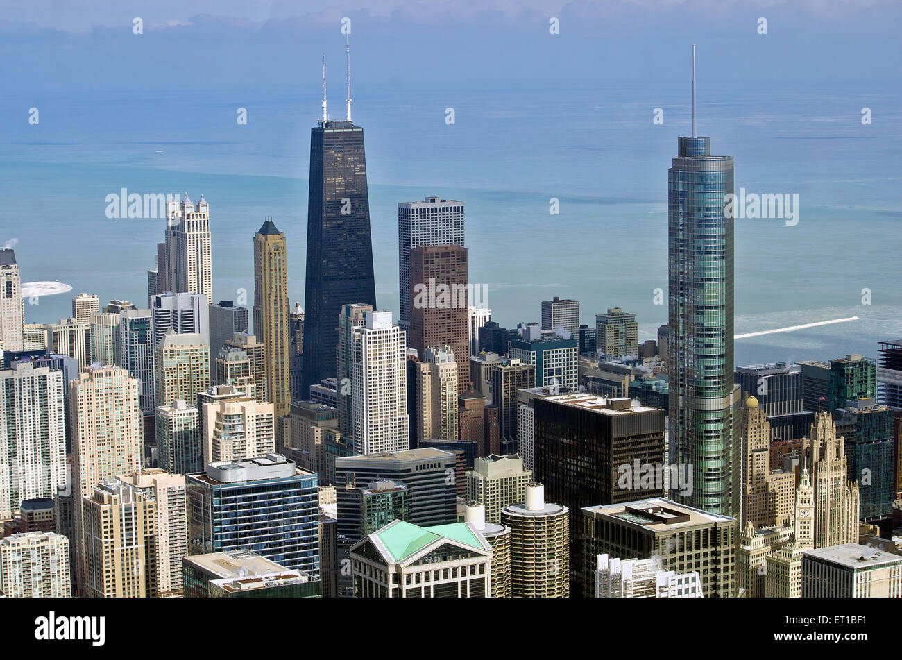 Città di Chicago in inverno con congelati sul Lago Michigan. Foto Stock