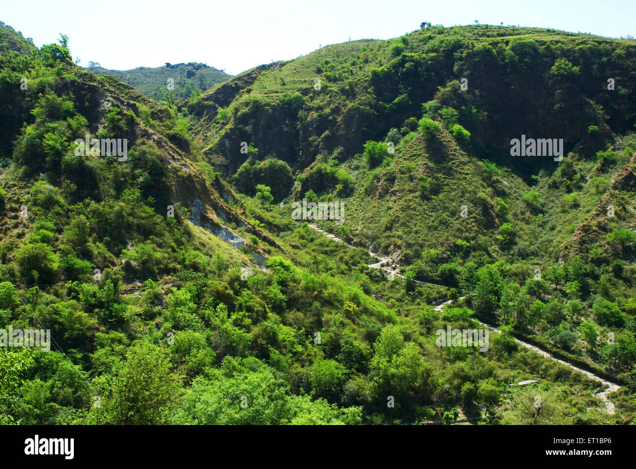 Piedi modo tra due colline Vaishno Devi Jammu e Kashmir India Foto Stock