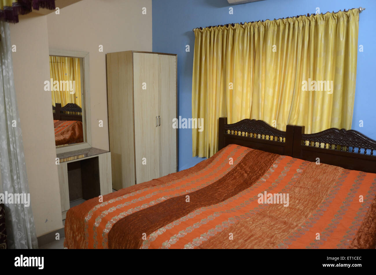 Camera ben arredata in hotel a Jaisalmer Rajasthan in India Foto Stock