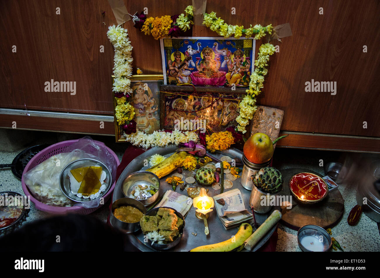 Laxmi Poojan in una casa in occasione del Diwali in Jodhpur in Rajasthan India Asia Foto Stock