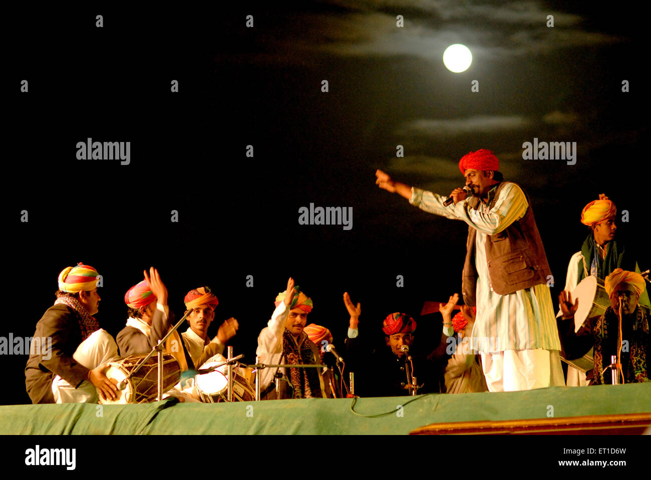 Culturale programma musicale in desert festival ; Jaisalmer ; Rajasthan ; India 2009 Foto Stock
