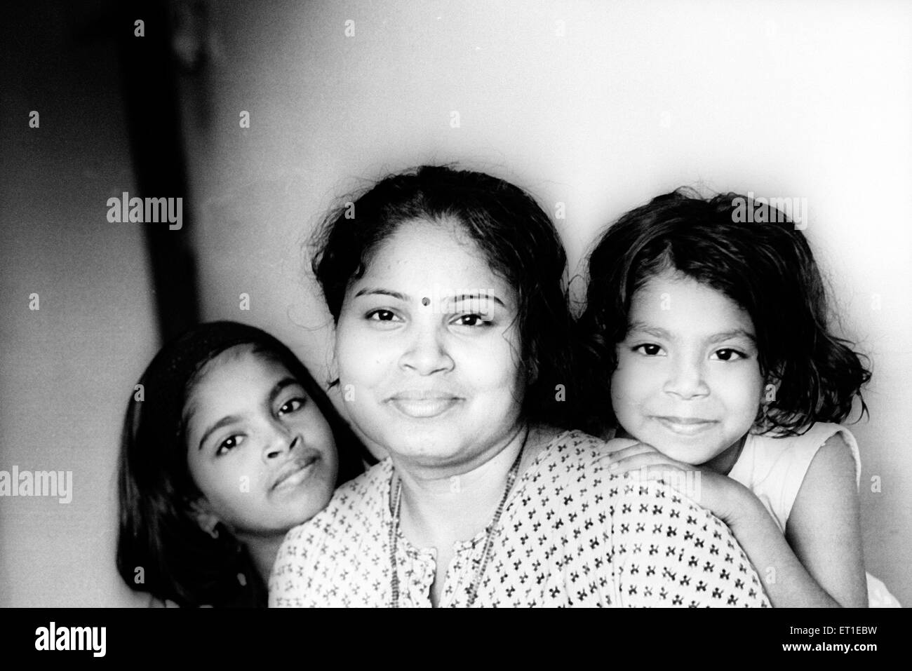 Donna con le sue figlie ; India Signor#400 Foto Stock