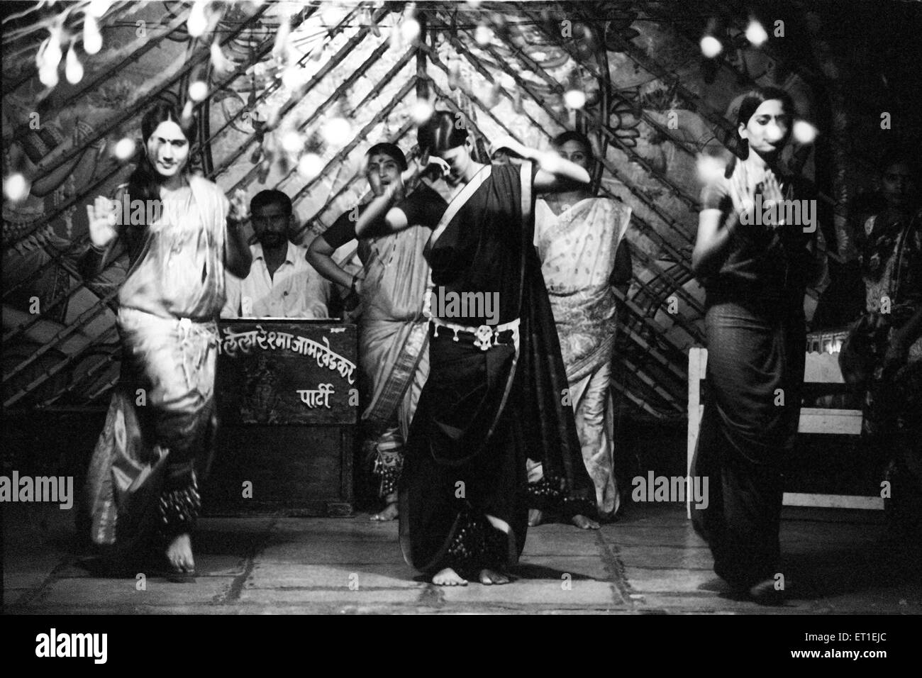 Lavani artista ; danza tradizionale forma ; Modnib ; Maharashtra ; India n. MR Foto Stock