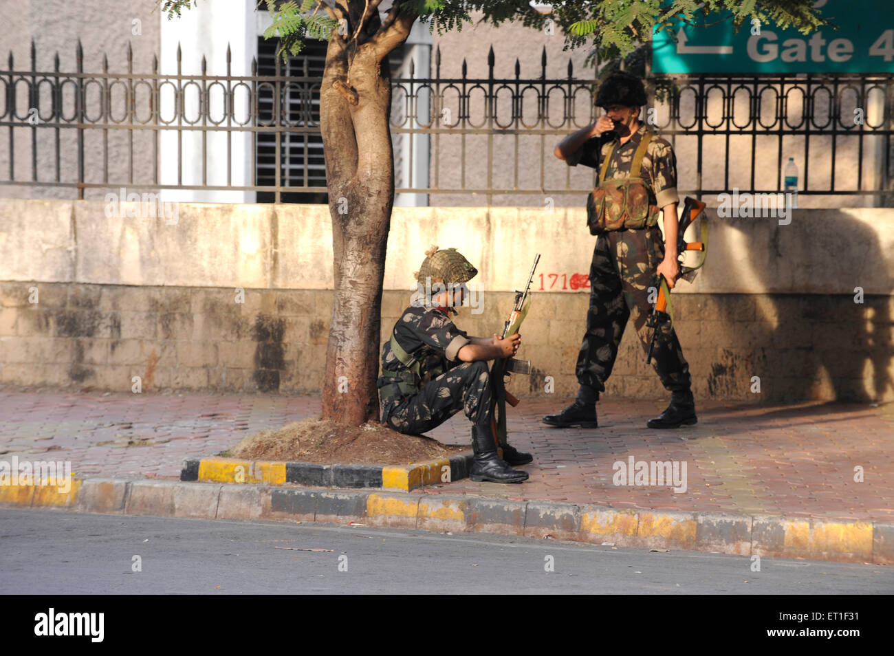 La sicurezza nazionale Guard GFN commando di fronte Oberoi Trident hotel attacco terroristico Deccan Mujahideen 26 novembre 2008 Mumbai Foto Stock