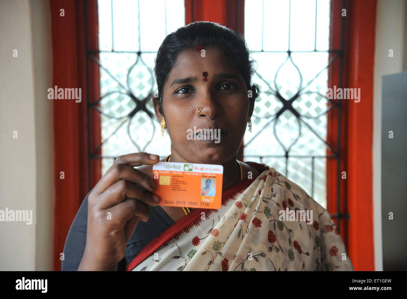 Carta d'identità della Banca rurale, Kshetriya Gramin Financial Services, ONG, IFMR Foundation, Tanjore, Thanjavur, Tamil Nadu, India Foto Stock