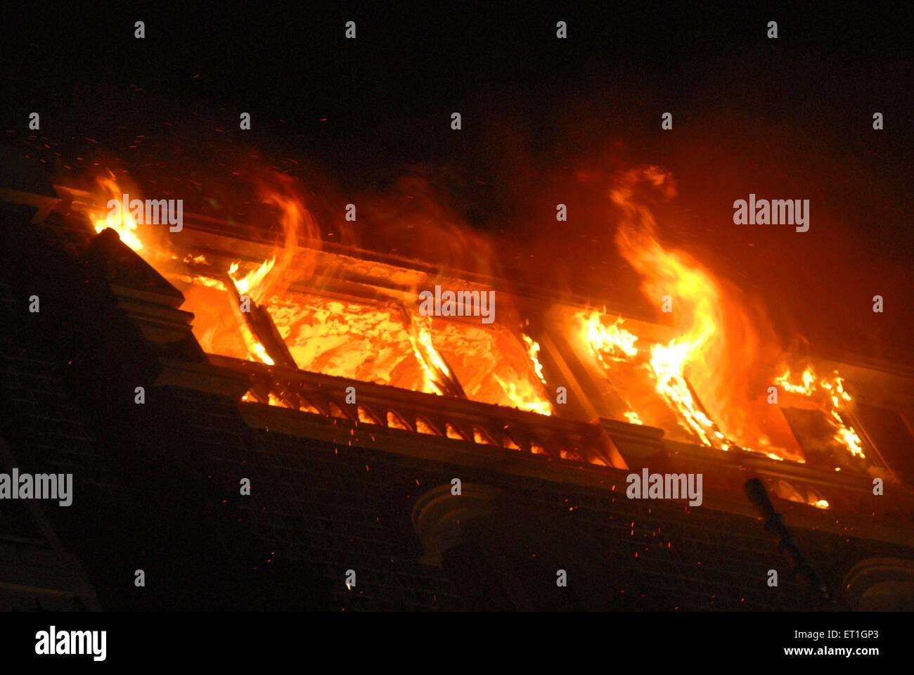 2008 Mumbai attacchi, fuoco all'interno del Taj Mahal Hotel, Gateway of India, Apollo Bunder, Colaba, Bombay, Mumbai, Maharashtra, India Foto Stock