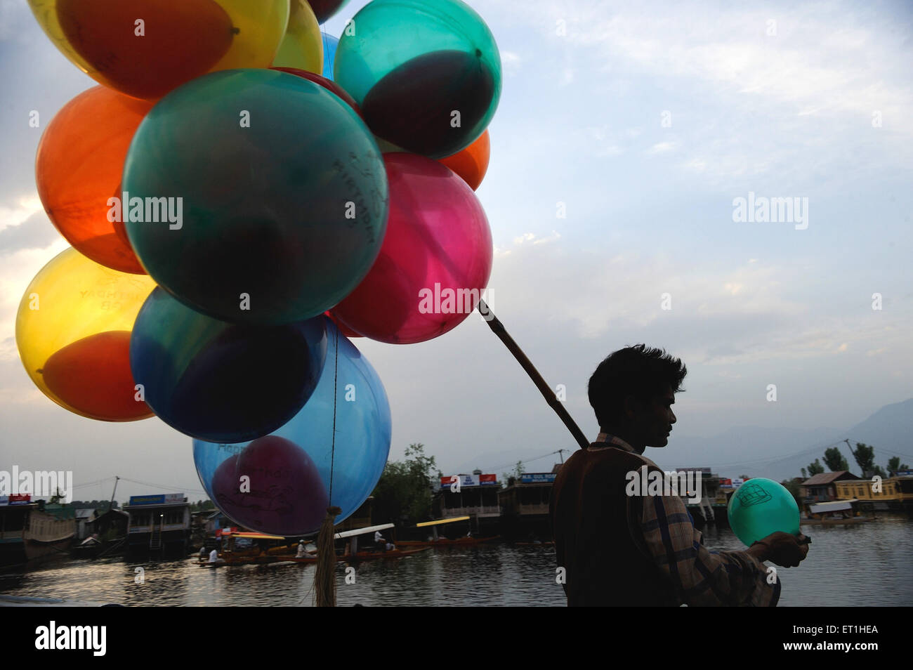 Venditore di palloncini, Srinagar, Kashmir, Jammu e Kashmir, territorio dell'Unione, UT, India, Asia, Asia, indiano Foto Stock