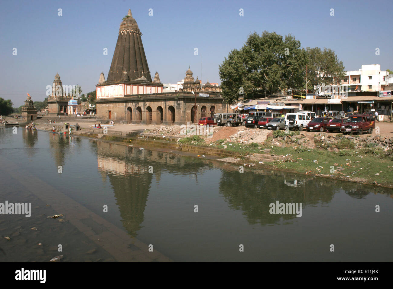 Tempio dedicato al Signore ganesh denominato dholu ganpati sulle banche di rive Krishna ; Wai ; Maharashtra ; India Foto Stock