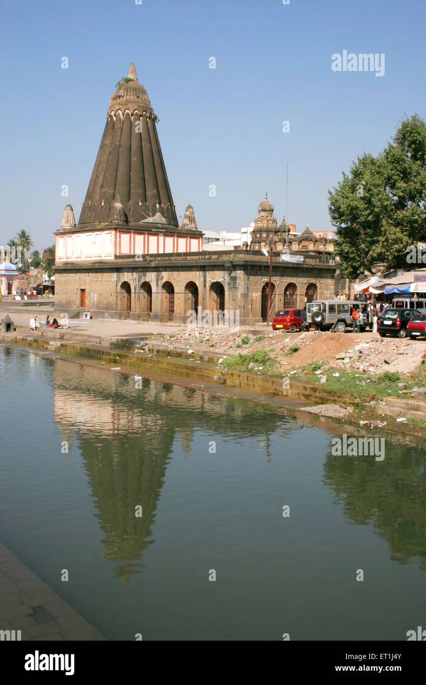 Tempio dedicato al Signore ganesh denominato dholu ganpati sulle banche di rive Krishna ; Wai ; Maharashtra ; India Foto Stock