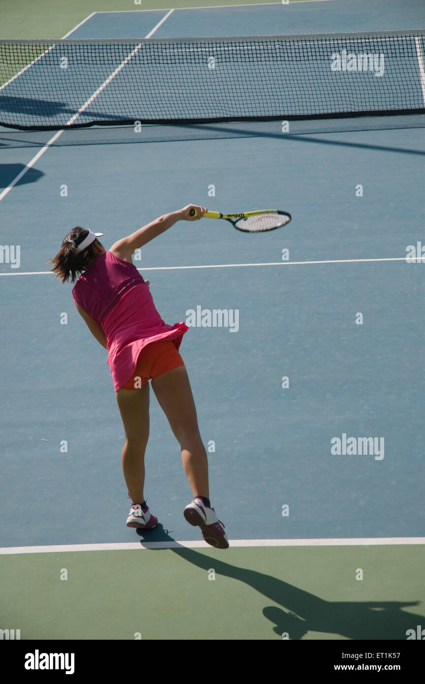 Le donne giocare a tennis Foto Stock