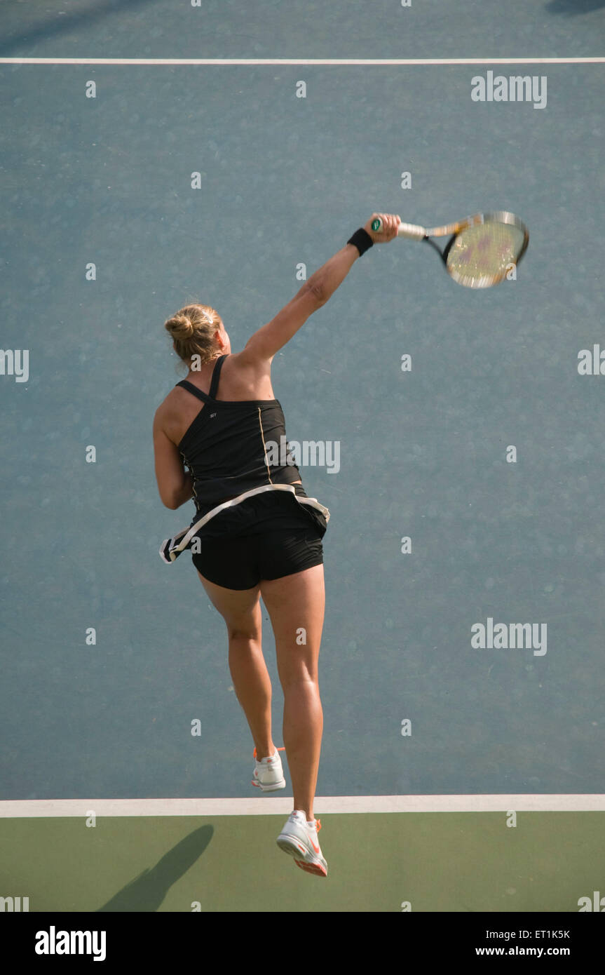 Le donne giocare a tennis Foto Stock