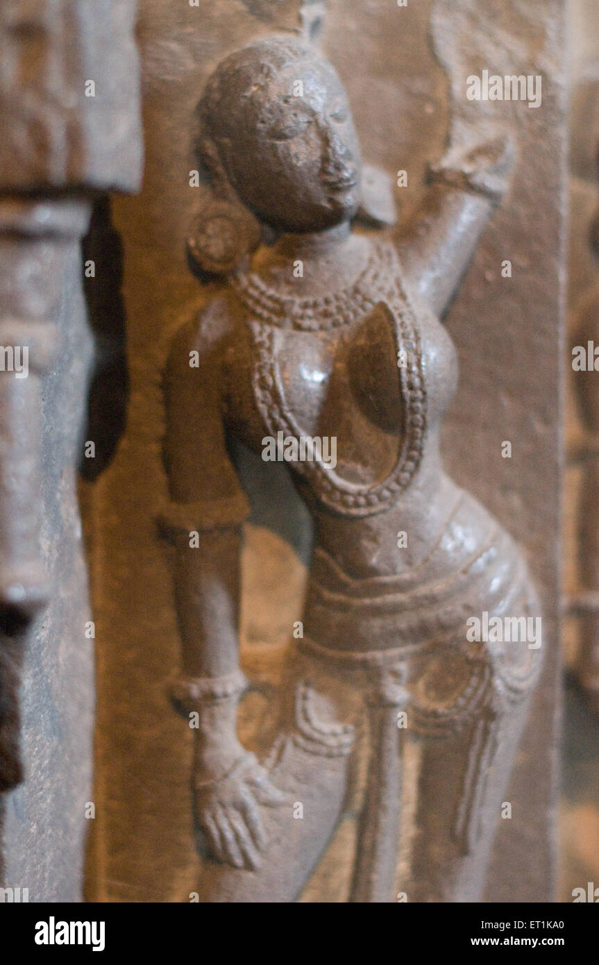 La scultura in pietra di lady Bhuleshwar tempio del Maharashtra Pune India Asia Ott 2011 Foto Stock