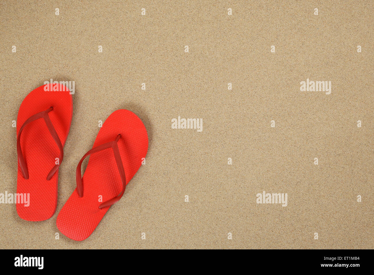 Sandals in sand immagini e fotografie stock ad alta risoluzione - Alamy