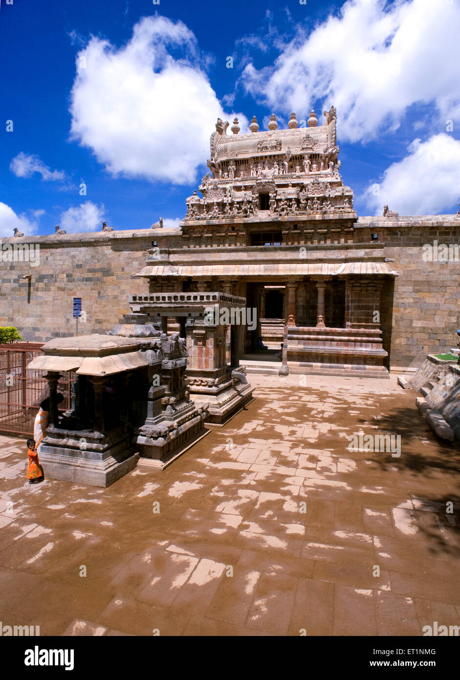 Gopuram di airavatheeswara tempio a Darasuram Dharasuram in Tamil Nadu ; India Foto Stock