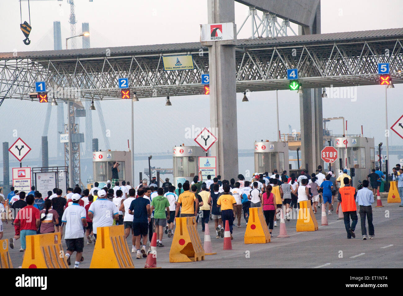 Corridori della maratona sul mare link ; Mumbai Bombay ; Maharashtra ; India NOMR Foto Stock