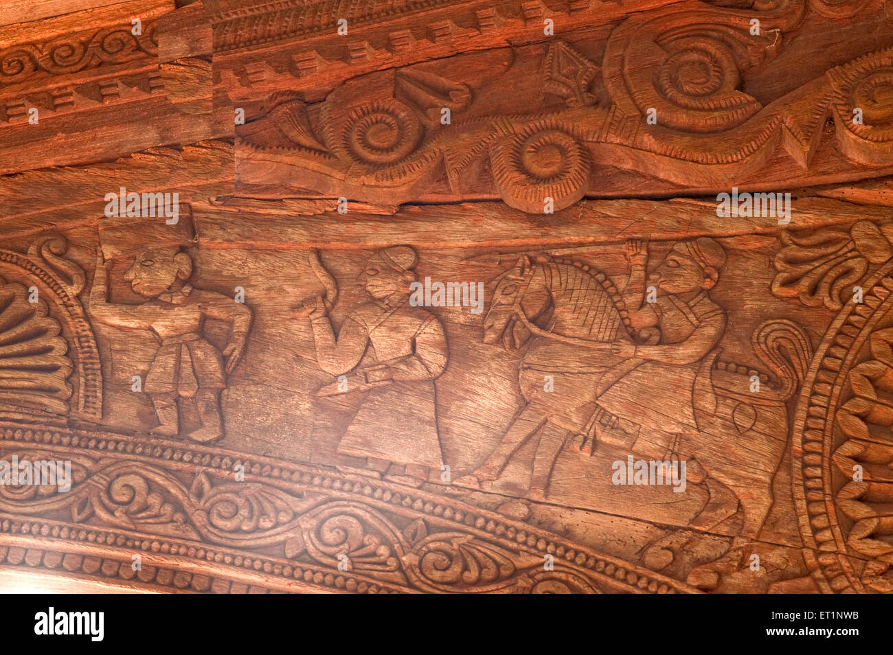 Scultura in legno, Tempio di Someshwar, Shree Someshwar Mandir, Rajwadi, Sangameshwar, Ratnagiri, Maharashtra, India, Asia Foto Stock