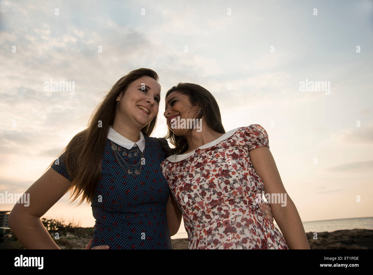 Due giovani ragazze Latina Foto Stock