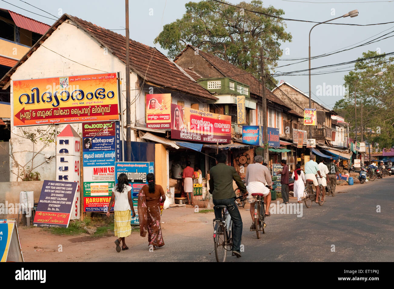 Vecchi edifici ; strada del paese ; case d'epoca ; Alleppey ; Alappuzha ; Kerala ; India ; Asia Foto Stock