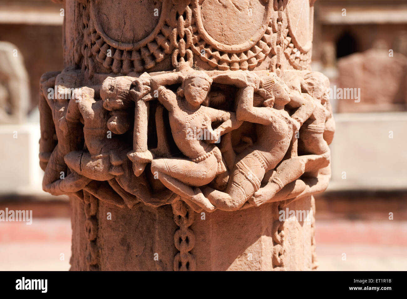 Statue intagliate sul montante a gujri mahal museum ; Gwalior ; Madhya Pradesh ; India Foto Stock