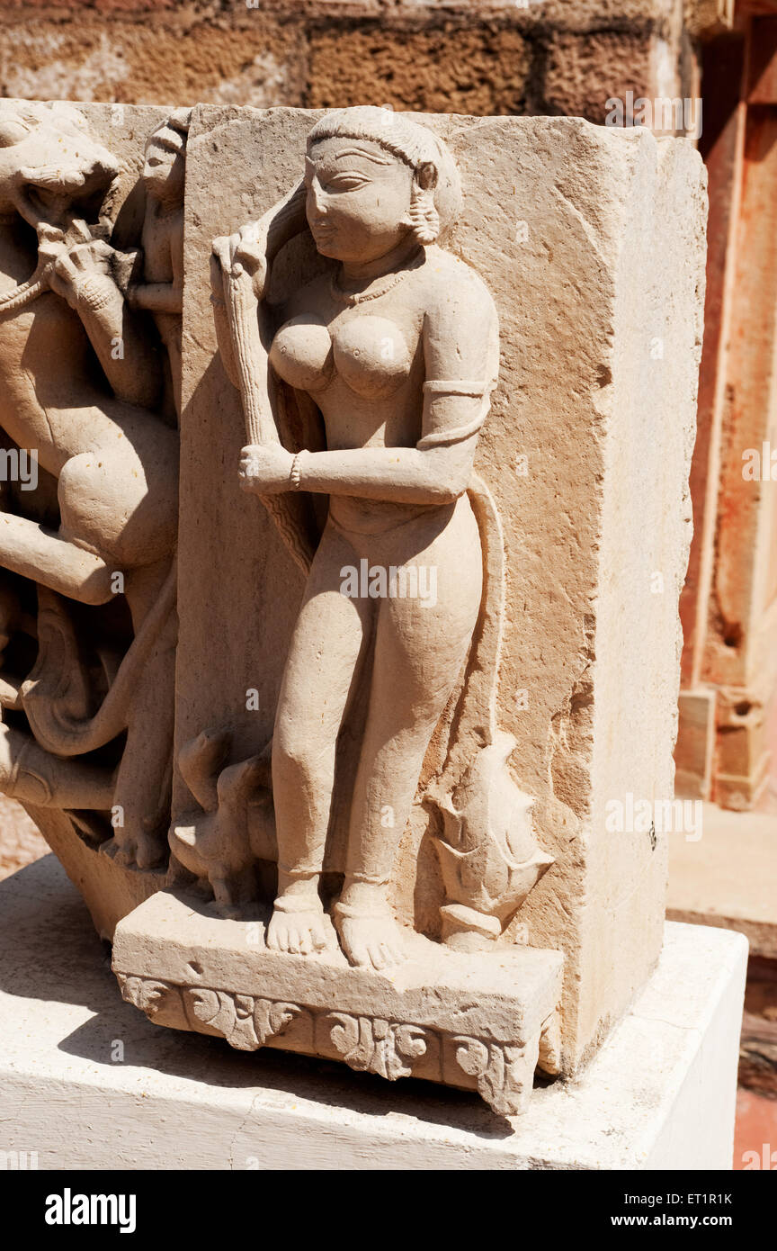 Statua in terracotta di Nayika, Museo Gujri Mahal, Museo del Forte Gwalior, Museo Archeologico di Stato, Gwalior, Madhya Pradesh, India, Asia Foto Stock