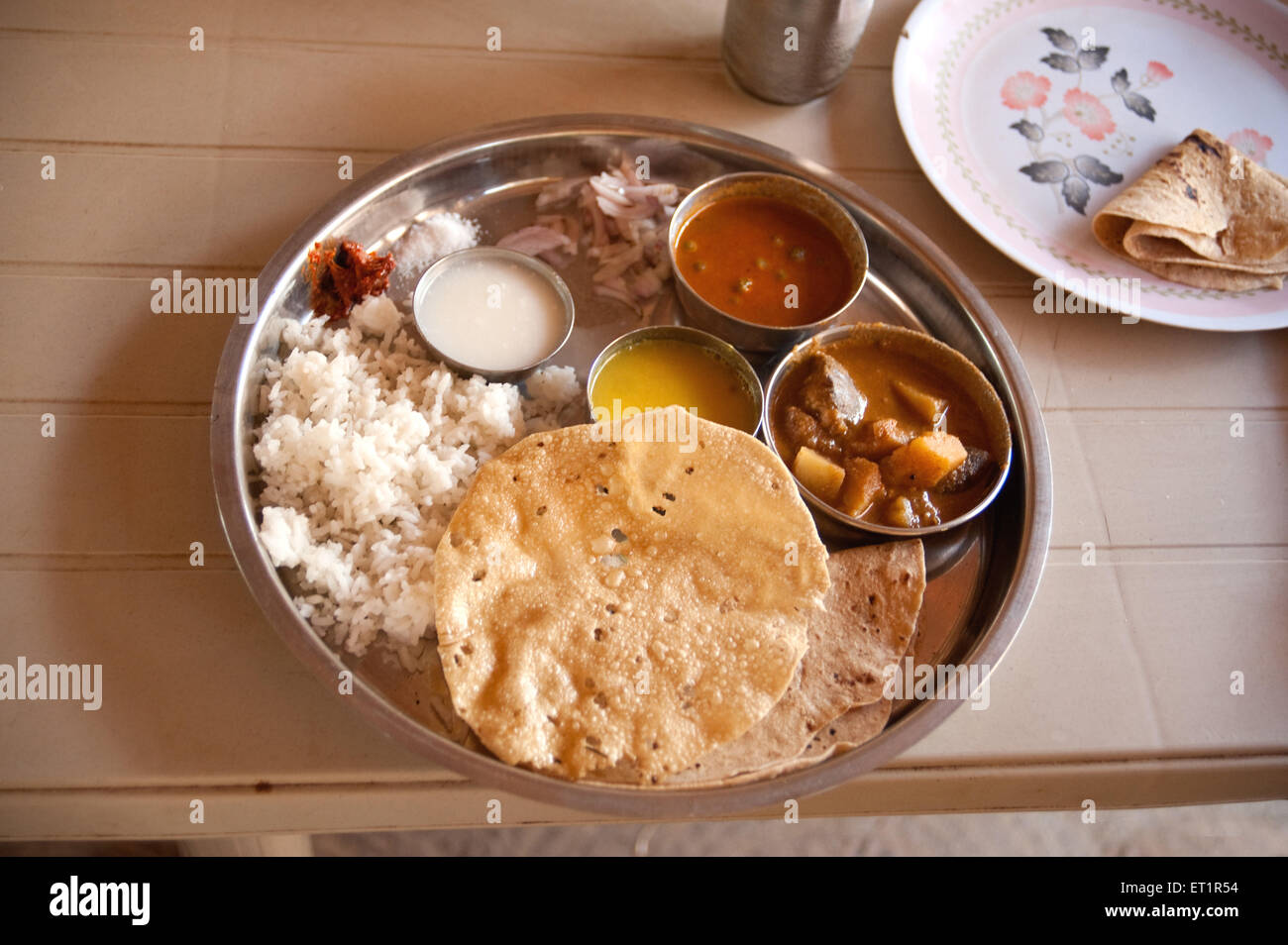 Pasto vegetariano thali ; Raigadh ; Maharashtra ; India Foto Stock