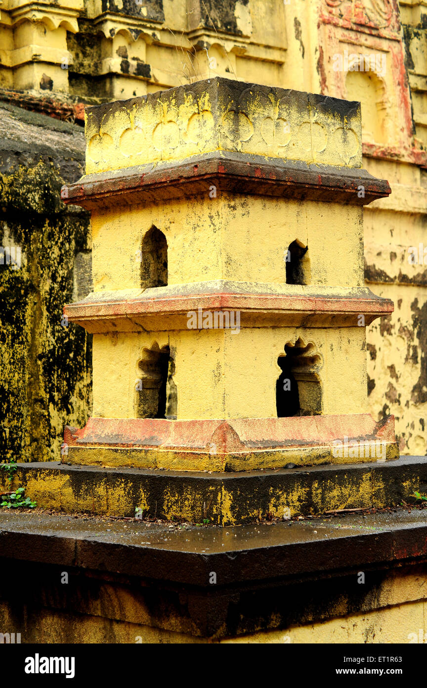 Casa degli uccelli in tempio ; Tempio di Khandoba ; Velapur ; Solapur ; Maharashtra ; India ; Asia Foto Stock