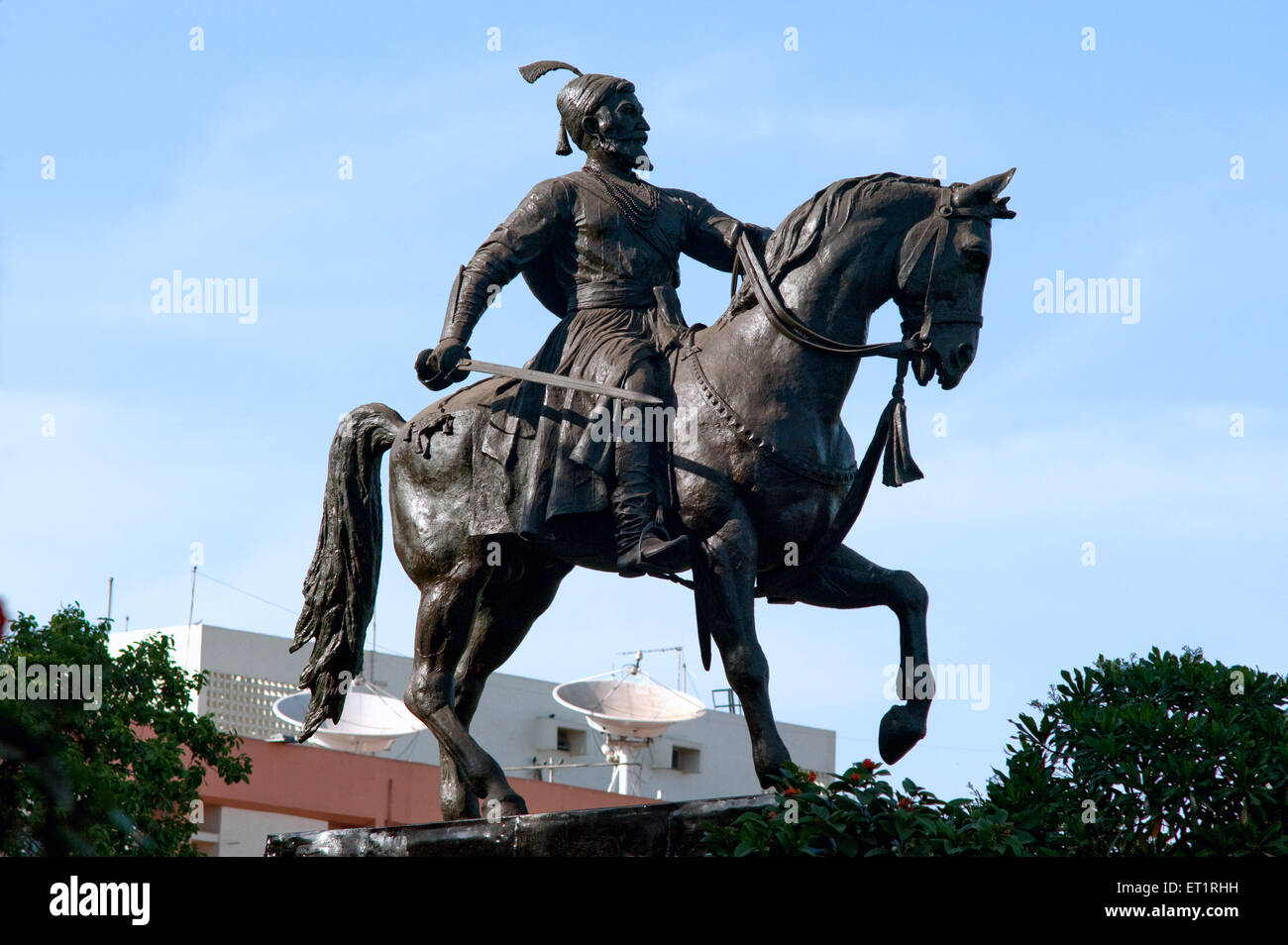 Statua di Shivaji Maharaja vicino Gatway dell India Bombay ; ; ; Mumbai Maharashtra ; India Foto Stock