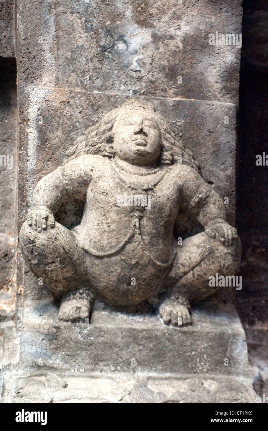 La figura scolpita sul tetto delle grotte di Ajanta ; Aurangabad ; Maharashtra ; India Foto Stock