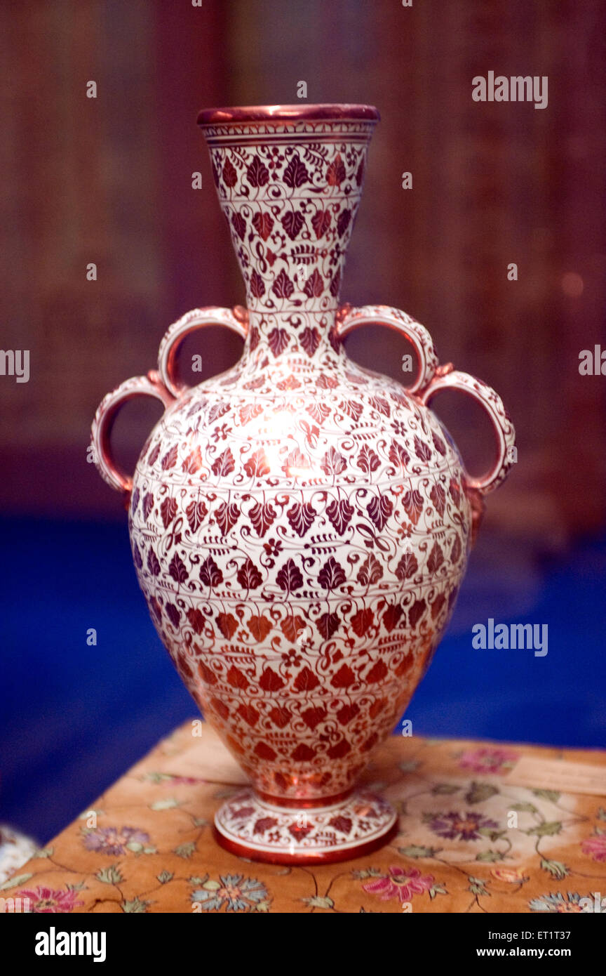 Arte decorativa vaso di ceramica nel museo di vadodara gujarat india asia - stp 179514 Foto Stock