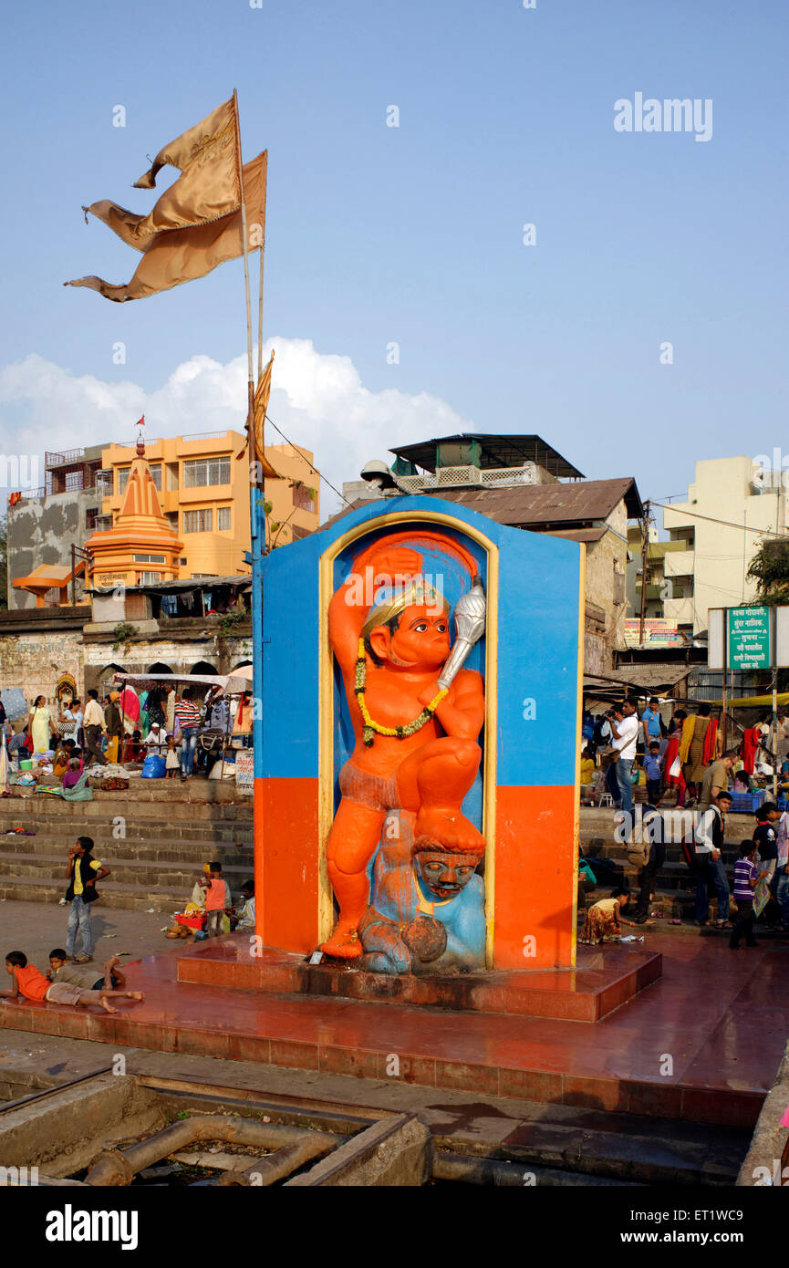 Idolo di hanuman banca del fiume Godavari nashik Maharashtra India Asia Foto Stock