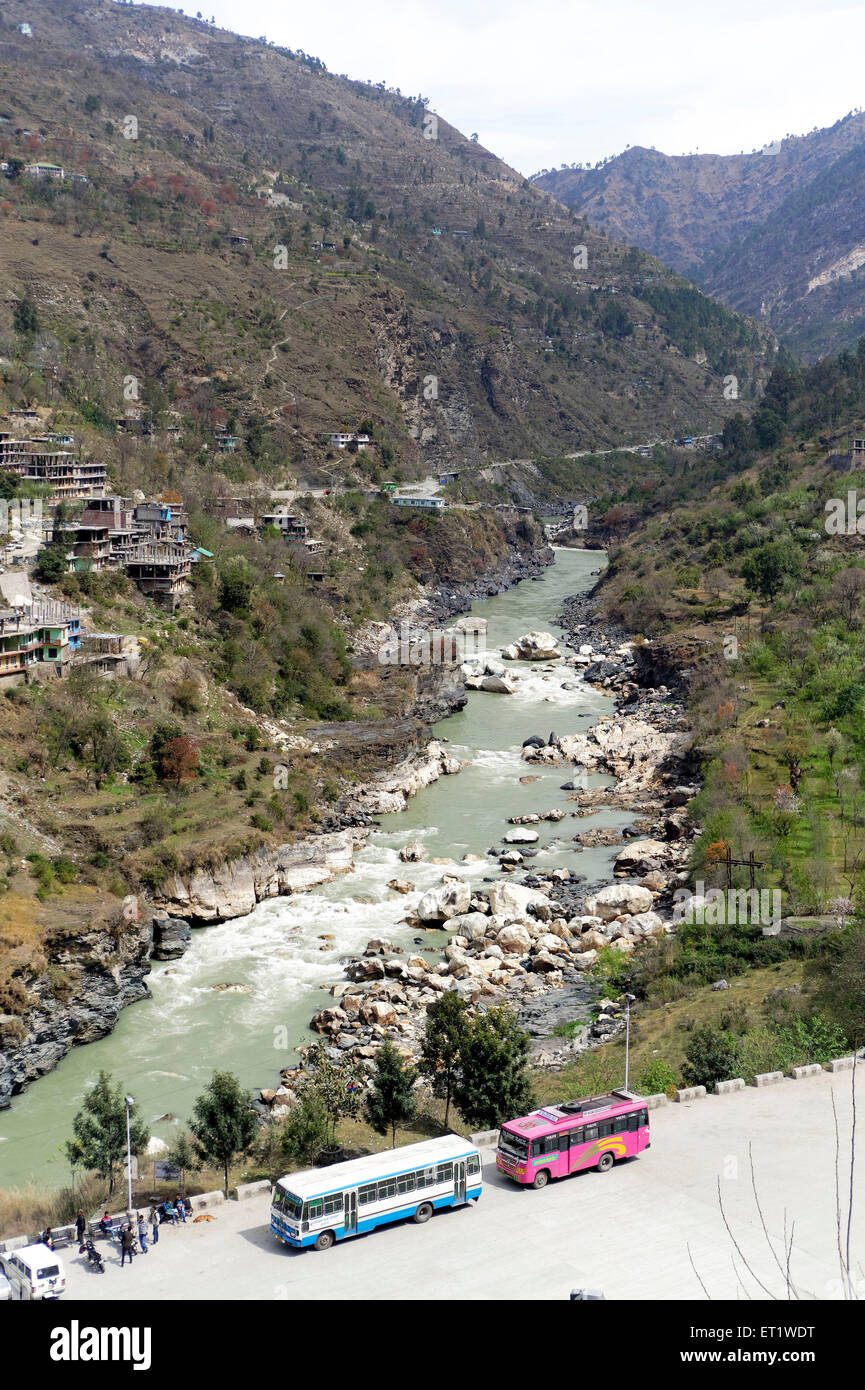 Fiume sutlej e stazione degli autobus di Rampur himachal pradesh india Asia fiumi indiani satlaj satlej sutlaj sutlej satluj Foto Stock