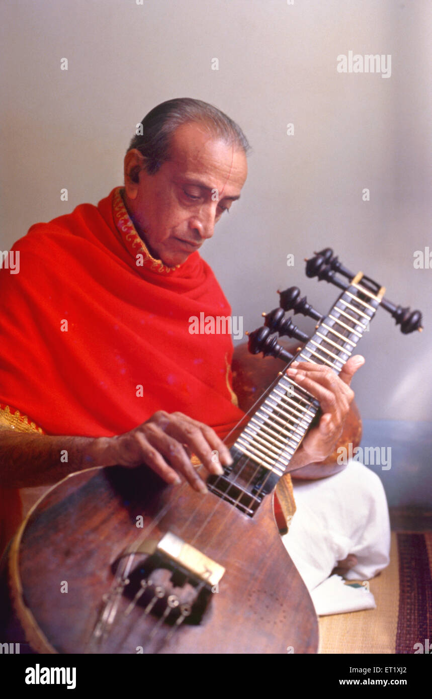 Doraiswamy Iyengar ; Voreswamy Iyengar ; Venkatesha Doraiswamy Iyengar ; musicista carnatico ; Mysore ; Karnataka ; India ; Asia ; vecchia annata del 1900 Foto Stock