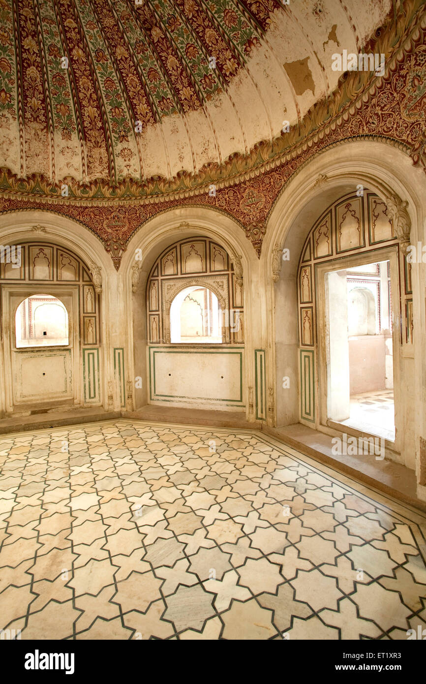 Hamam bagno vecchio e la pittura murale nel Museo di governo ; Bharatpur ; Rajasthan ; India Foto Stock