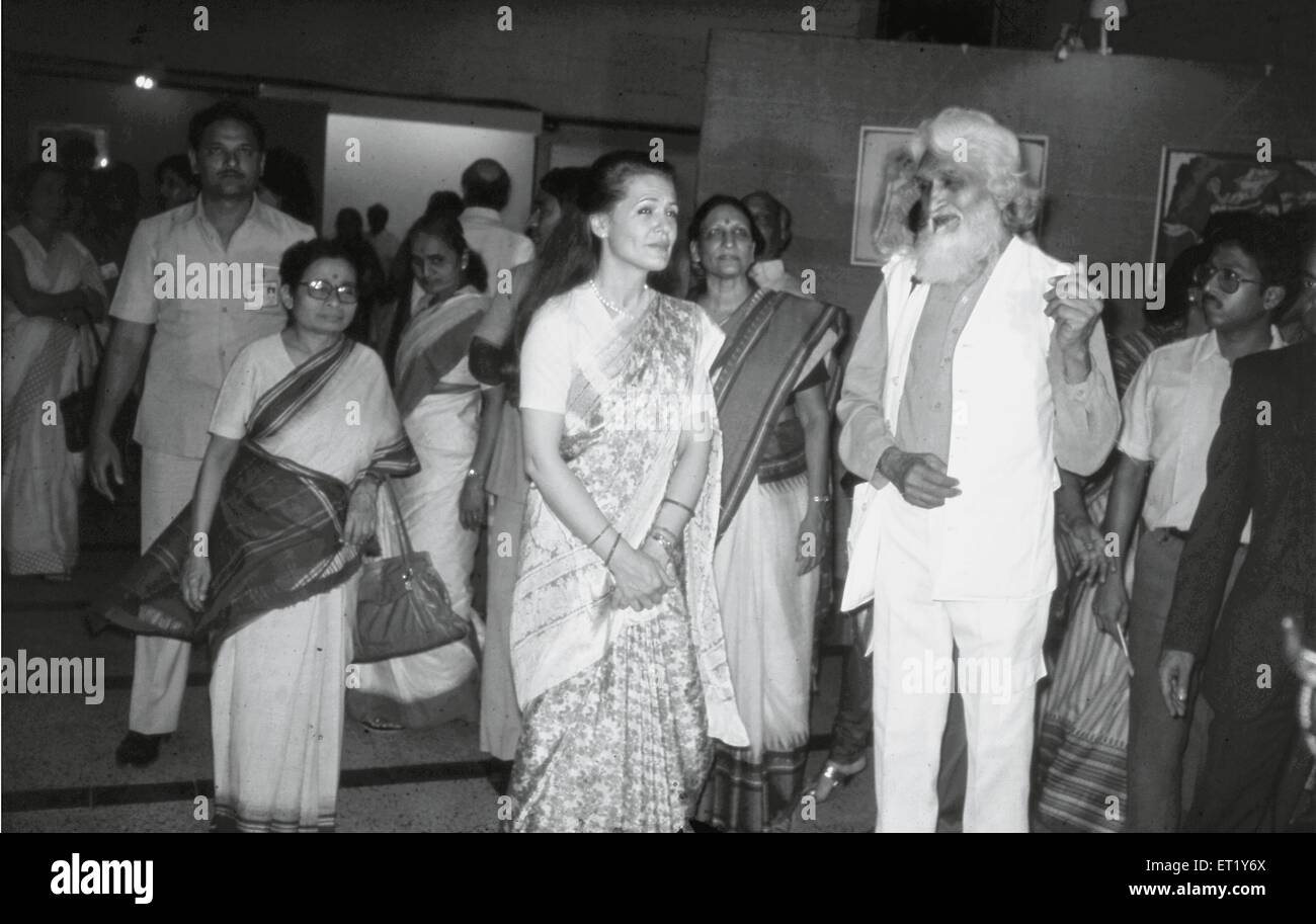 M F Husain con Sonia Gandhi jehangir art gallery mumbai Maharashtra India Asia Foto Stock