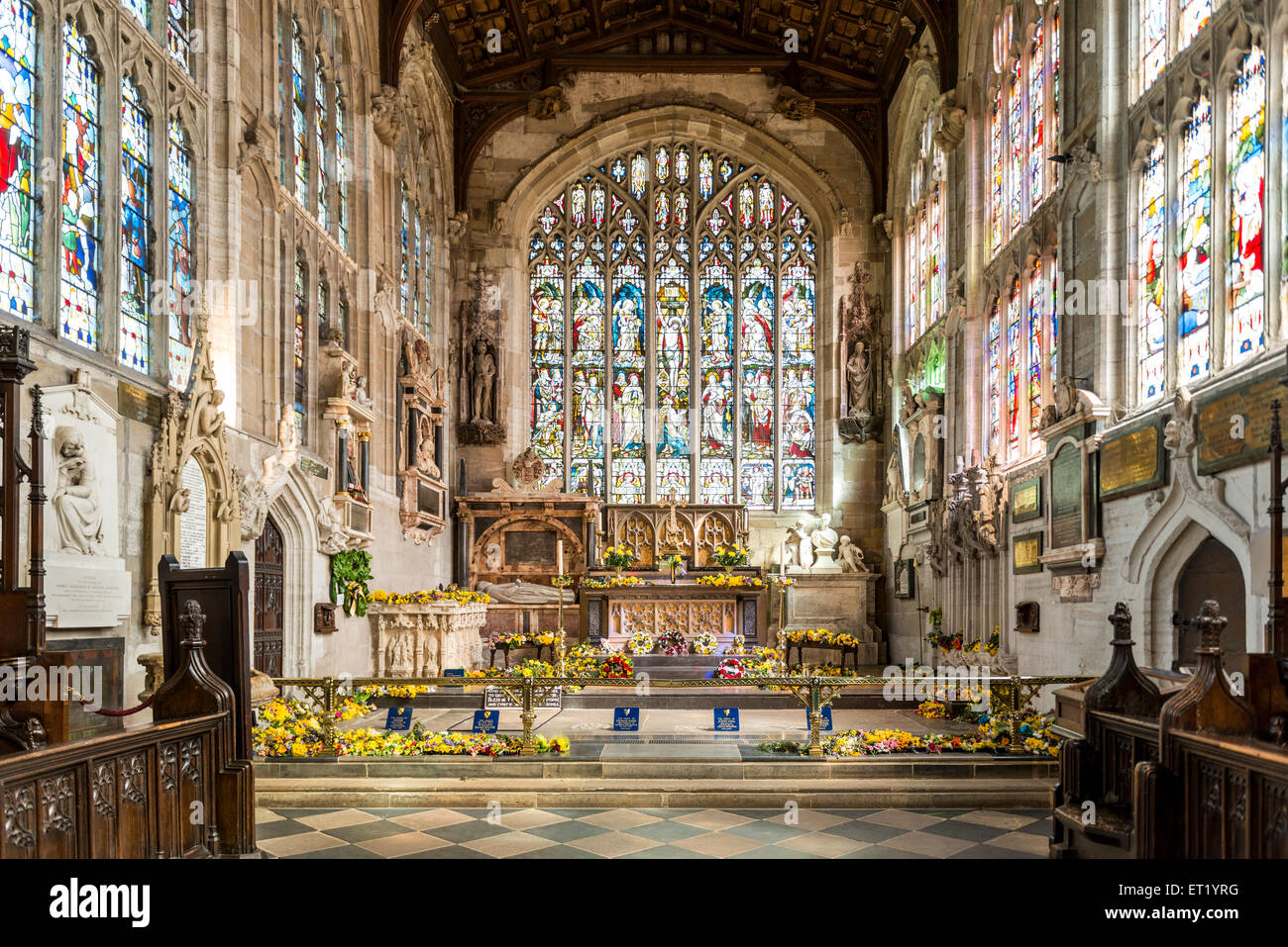 Il coro della chiesa della Santa Trinità di Stratford upon Avon è il luogo di sepoltura di William Shakespeare Foto Stock
