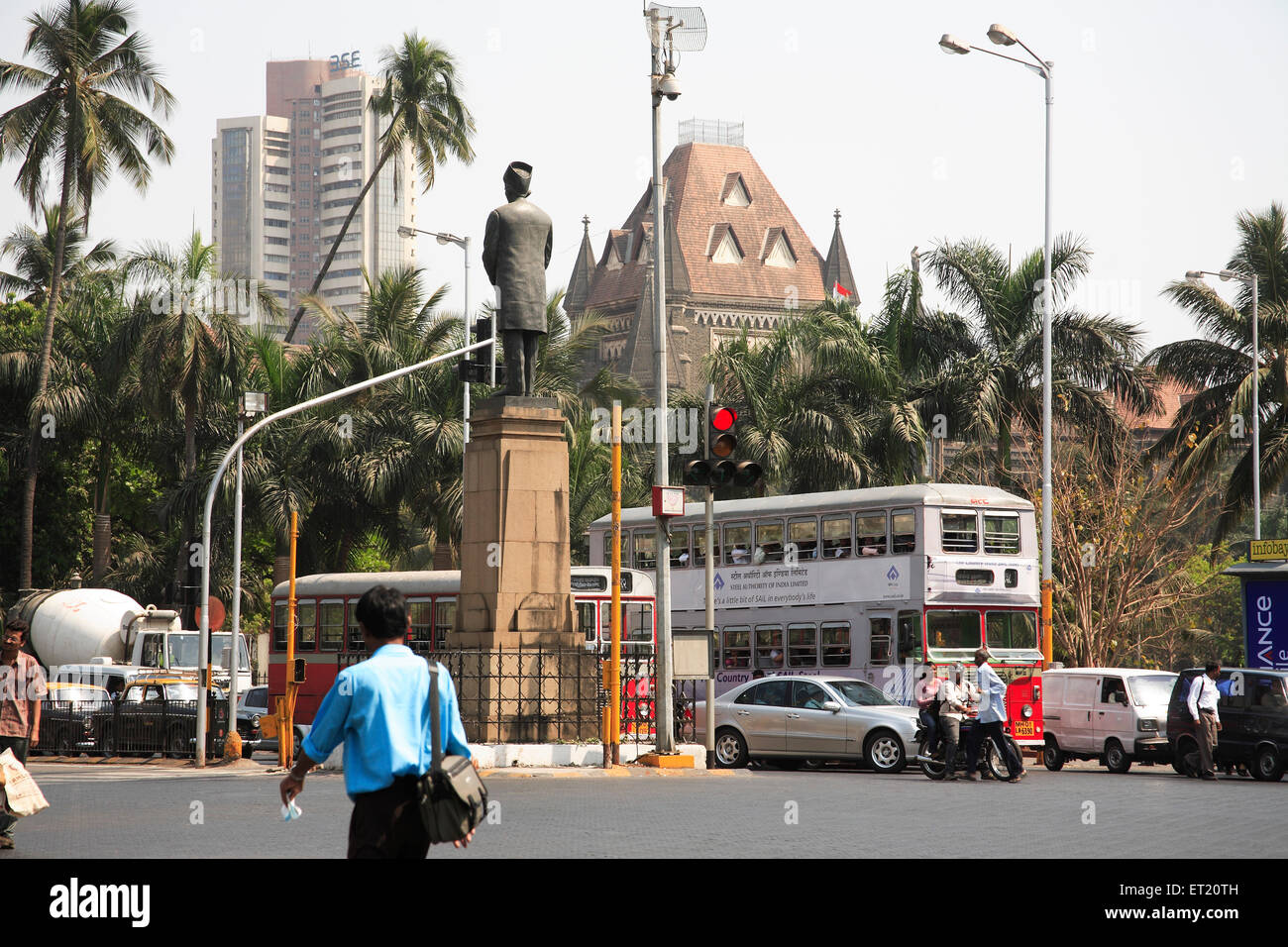 Bombay Stock Exchange e Alta Corte del traffico su strada ; Street Veer Nariman Road ; Churchgate ; Bombay Foto Stock