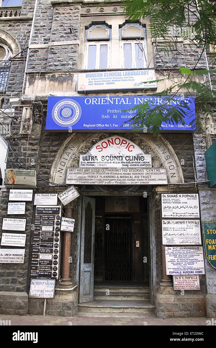 Oriental Insurance, Ultra Sound Clinic, Indian Mercantile Mansion, Colaba, Fort, S P Mukherjee Chowk, Bombay, Mumbai, Maharashtra, India, Asia, Asia Foto Stock