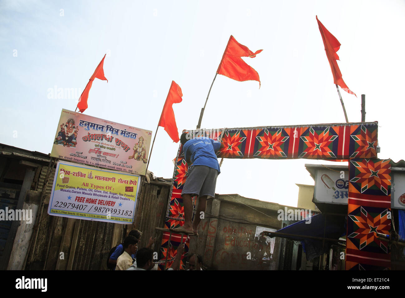 Bandiere del festival di Ganesh Chaturthi, Nirankar Nagar, Malvani, Malad, Bombay, Mumbai, Maharashtra, India, Asia, asiatico, Indiana Foto Stock
