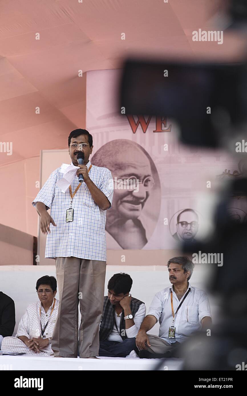 Arvind Kejriwal discorso massa MMRDA Mumbai Maharashtra India Asia Dic 2011 Foto Stock
