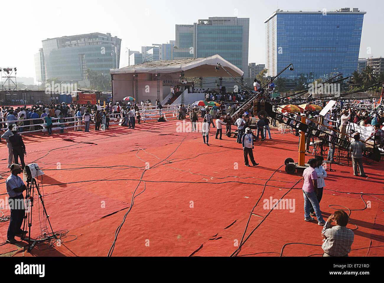 La folla in motivi MMRDA Bandra Mumbai Maharashtra India Asia Foto Stock