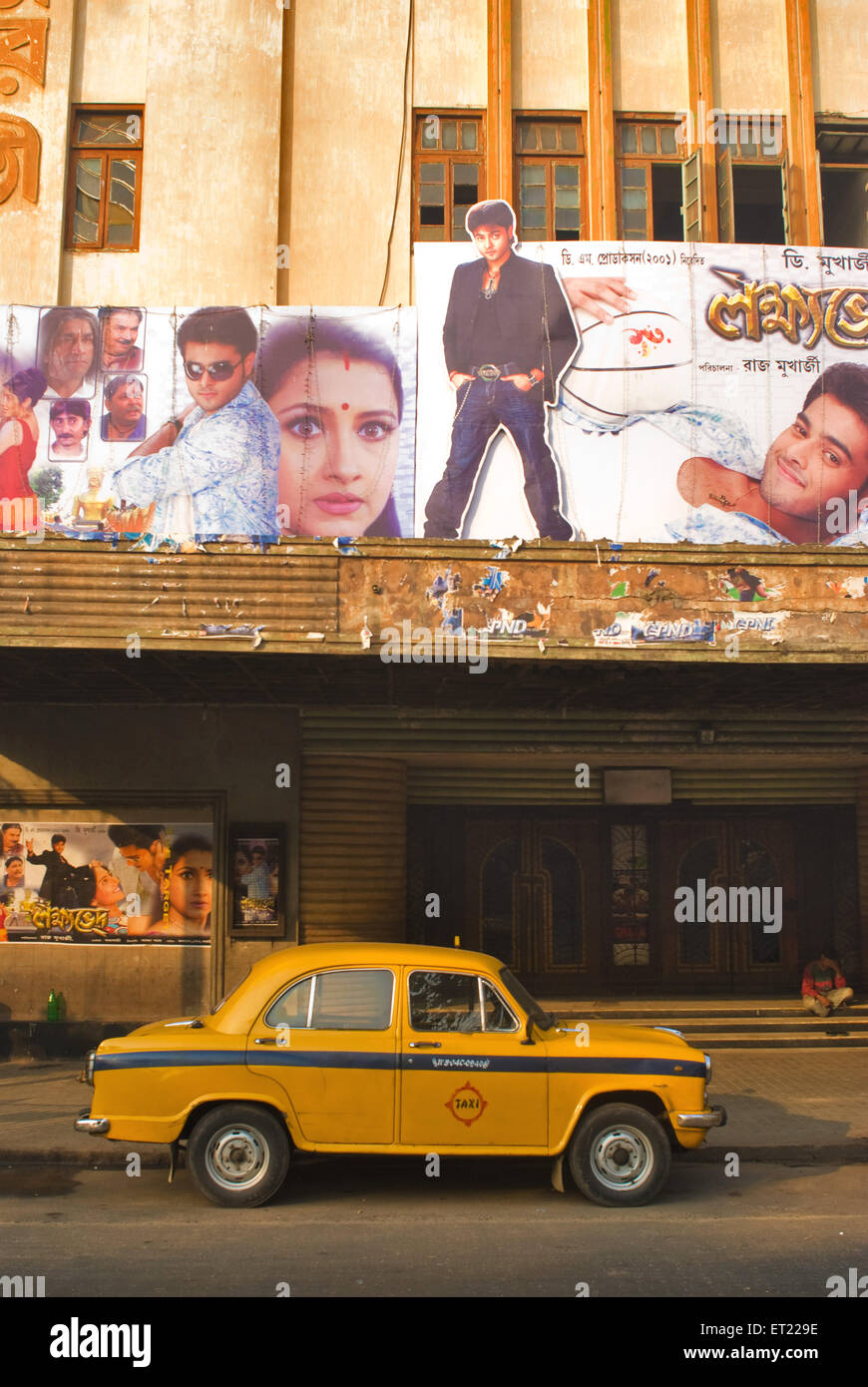 Ambasciatore giallo taxi a Purna Cinema Teatro lo screening Bangla film Bhowanipur Calcutta Kolkata West Bengal India Foto Stock