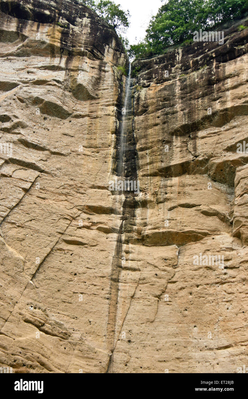 La cascata più alta della provincia cinese Fudzyan. L'altezza di una cella di metri. Foto Stock
