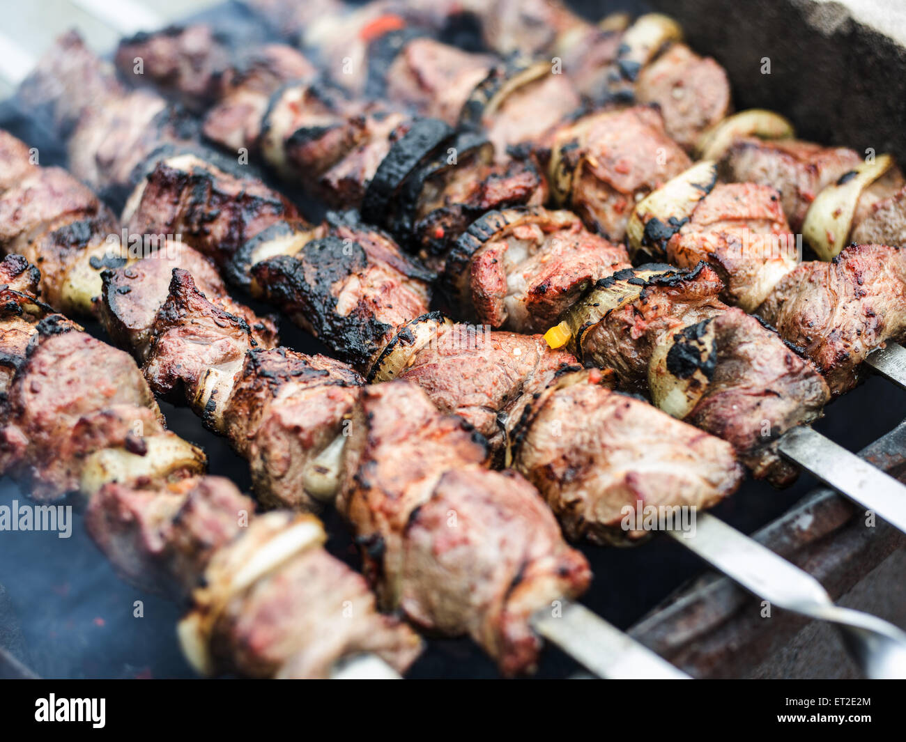 Spiedini. Il processo di cottura. Foto Stock
