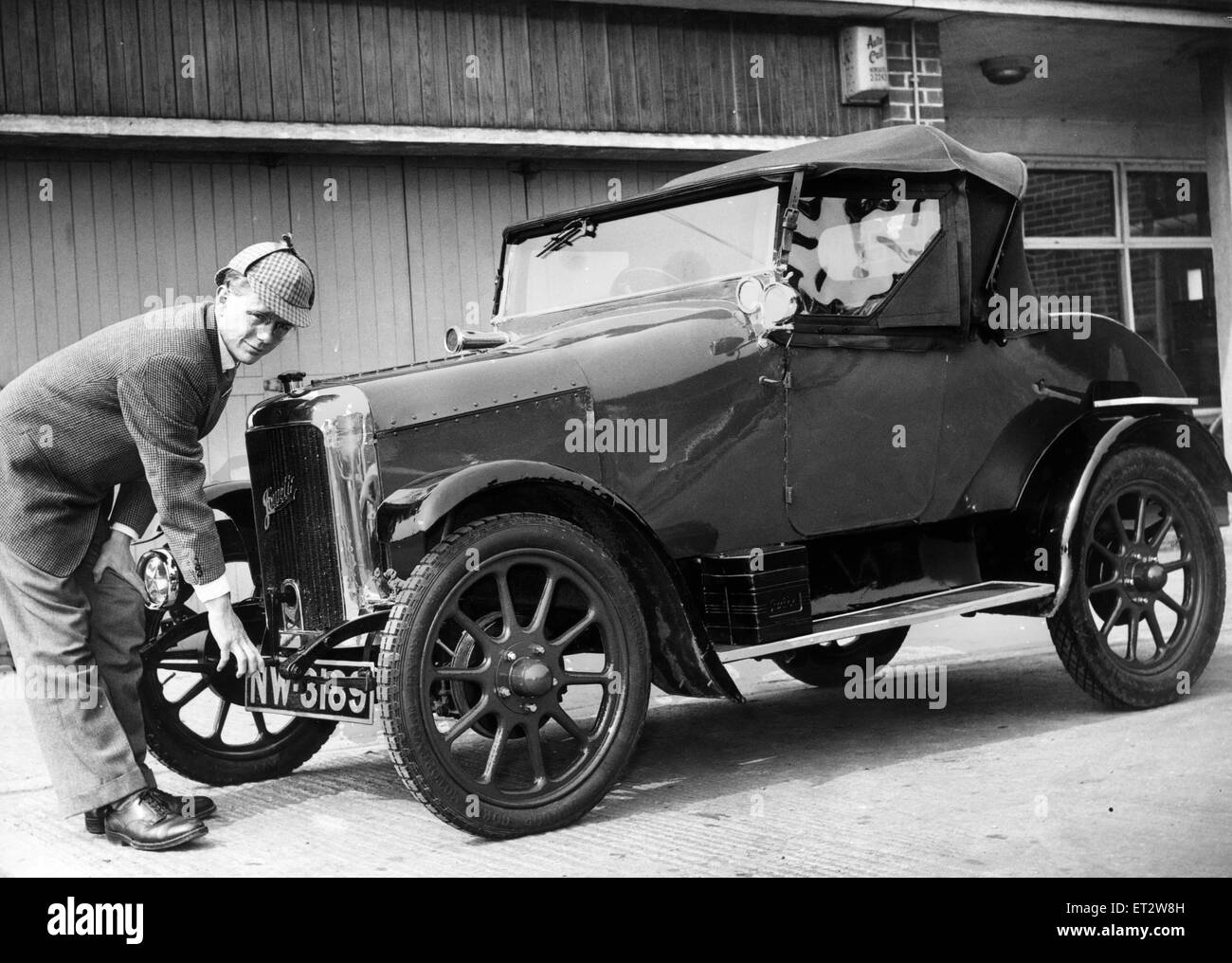 Michael S Mark, di Roseacre in Yarm road, Eaglescliffe, raffigurato con i suoi 1923 Jowett, che egli ha avuto per due anni e mezzo, 26 aprile 1962. Foto Stock