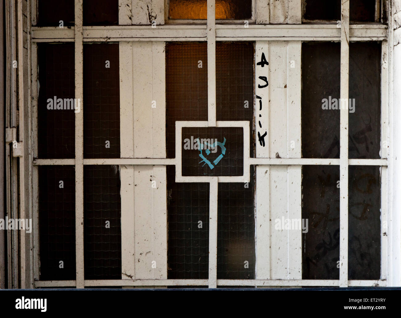 Una finestra in Parigi Francia Foto Stock