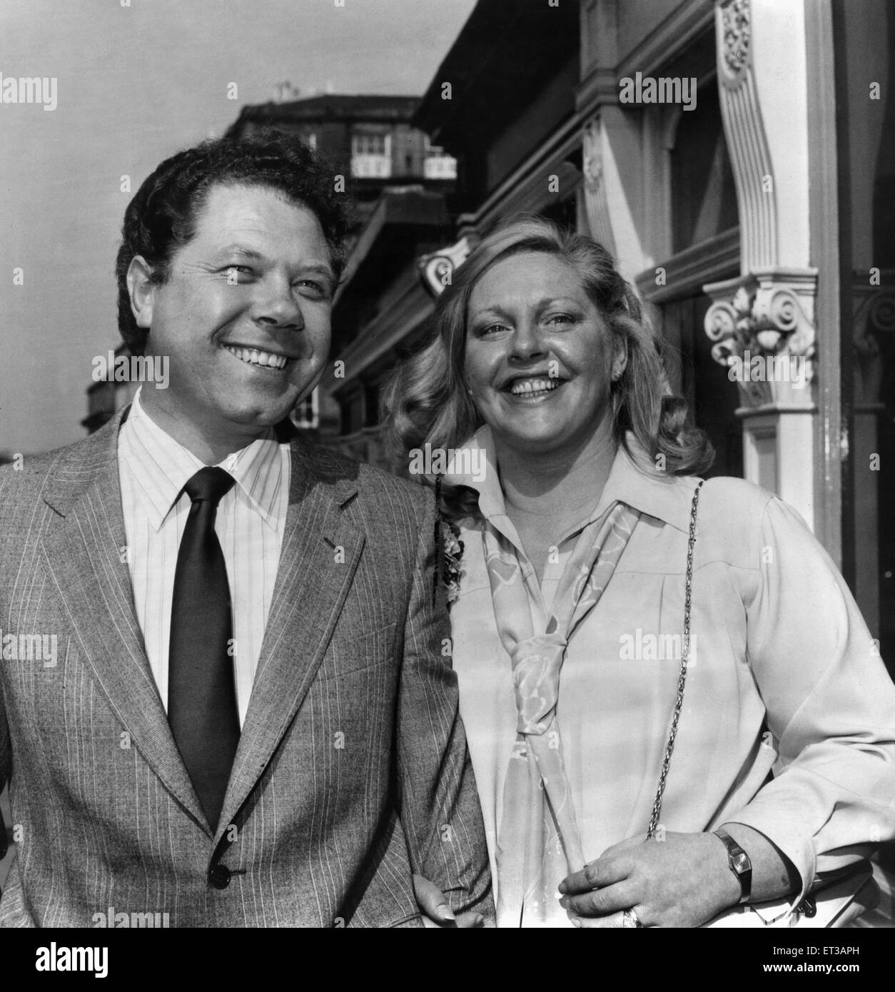 Jim Sillars scherzi con la moglie di Margo MacDonald 'che lei dovrebbe muoversi in ufficio e di dimenticare la vita della famiglia' 12 Aprile 1983 Foto Stock