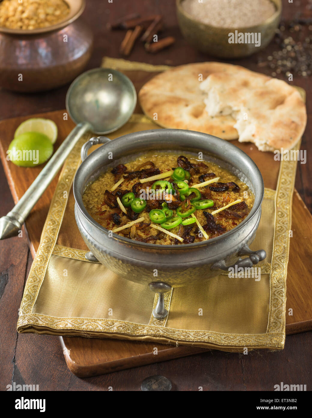 Haleem. Lenticchia, carne e orzo piatto. Medio Oriente e India cibo Foto Stock